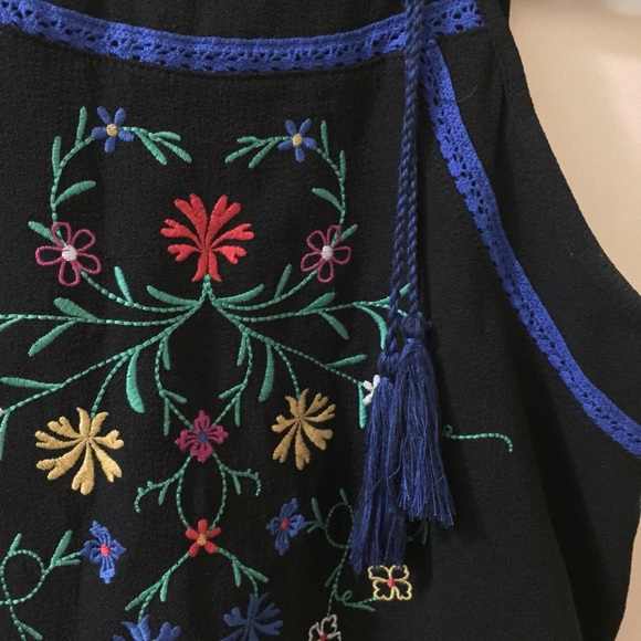 Black Floral Crop Top - Picture 2 of 3